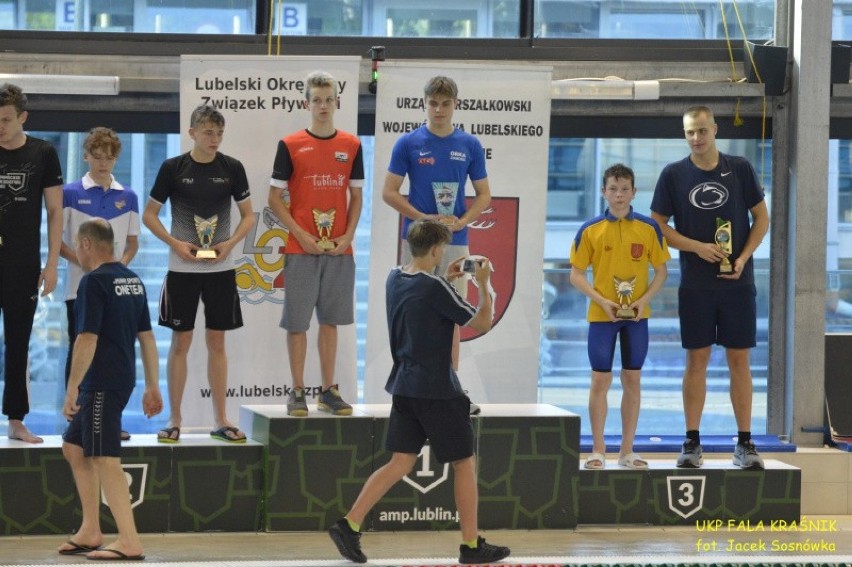Młodzi pływacy z Fali Kraśnik obsypani medalami! Zobacz zdjęcia