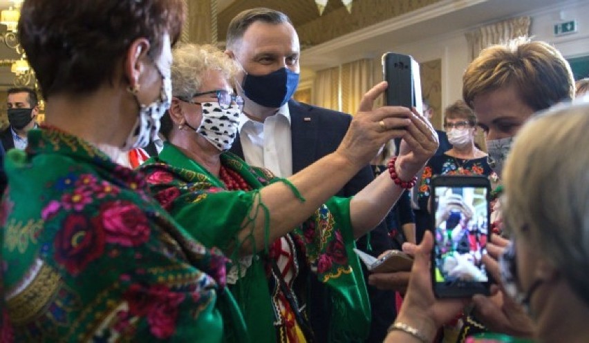 Prezydent Andrzej Duda spotkał się w Urszulinie z lubelskimi Kołami Gospodyń Wiejskich. Zobacz galerię!