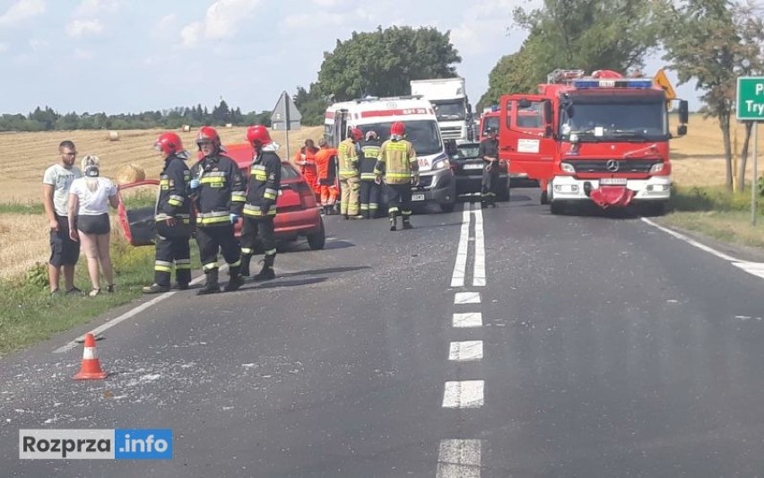 Zderzenie na DK91 w Piotrkowie, trzy osoby przewieziono do...