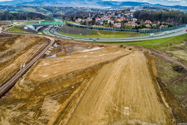 Słynny "zakręt idiotów" to bardzo ostry łuk, na którym przy nadmiernej prędkości łatwo wypaść z drogi. Obowiązuje tam ograniczenie prędkości do 60 km/h


Zobacz kolejne zdjęcia. Przesuwaj zdjęcia w prawo - naciśnij strzałkę lub przycisk NASTĘPNE
