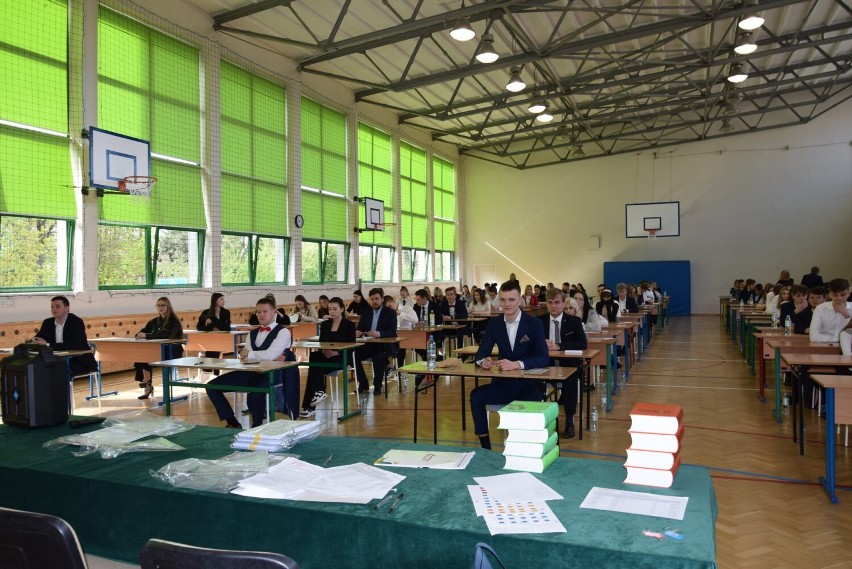 Matura 2022 z języka polskiego w Sandomierzu. Tak przebiegał egzamin w II Liceum Ogólnokształcącym. Zobaczcie zdjęcia