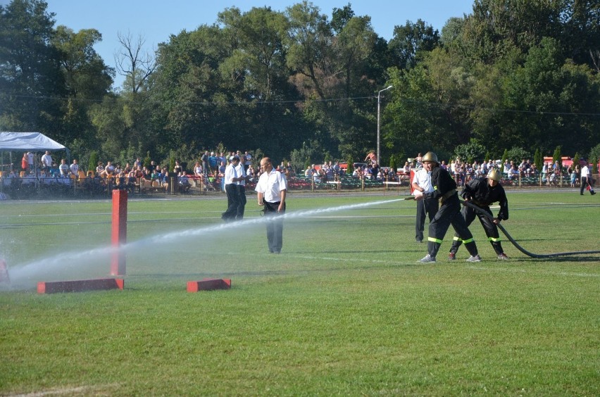 Powiatowe zawody sportowo-pożarnicze w Osjakowie[Zdjęcia]