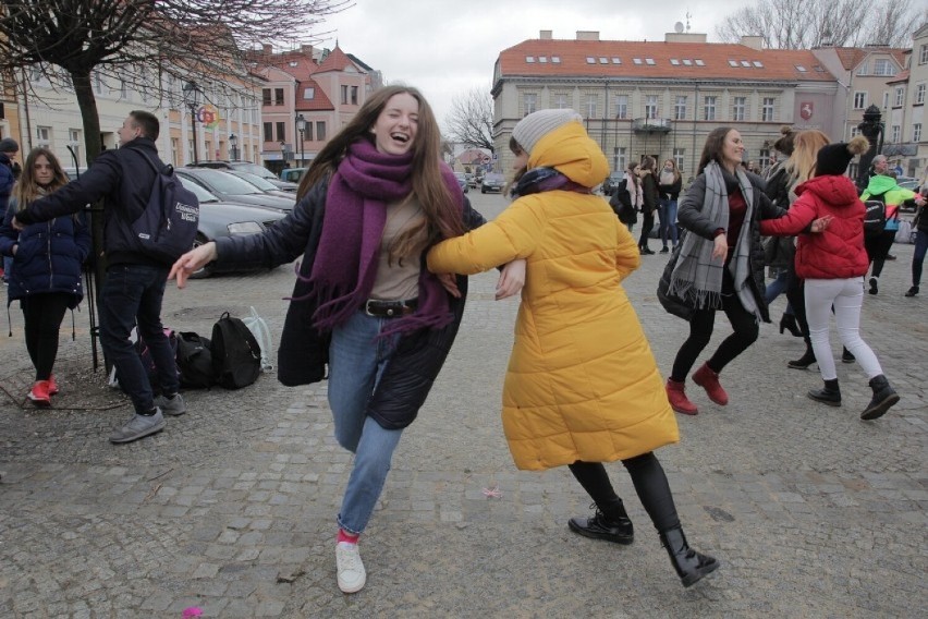 Tańczymy dla każdej w Koninie. Nazywam się Miliard  – Jest...