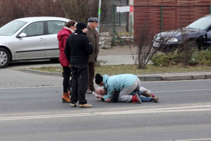 Potrącenie na ulicy Wrocławskiej w Legnicy (ZDJĘCIA)