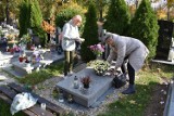 Przygotowania do Święta Zmarłych na legnickim cmentarzu