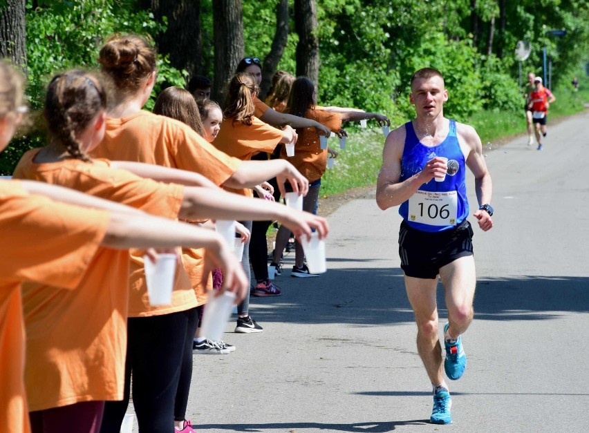 Staropolski Bieg i Marsz Nordic Walking po raz trzeci [ZDJĘCIA, cz. 1]. Zobacz zawodników podczas rywalizacji na trasie