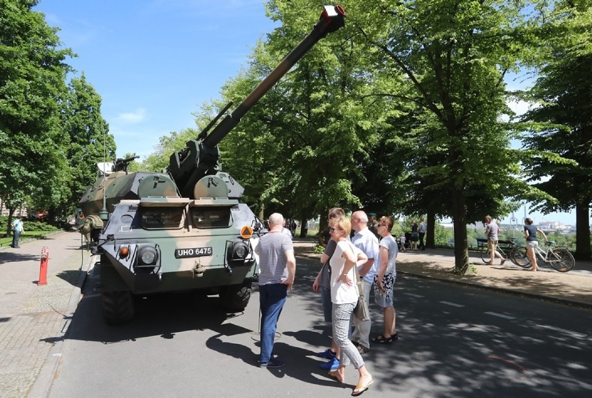 Wojsko, policja i straż na Wałach Chrobrego, czyli Dzień Weterana w Szczecinie [wideo, zdjęcia]