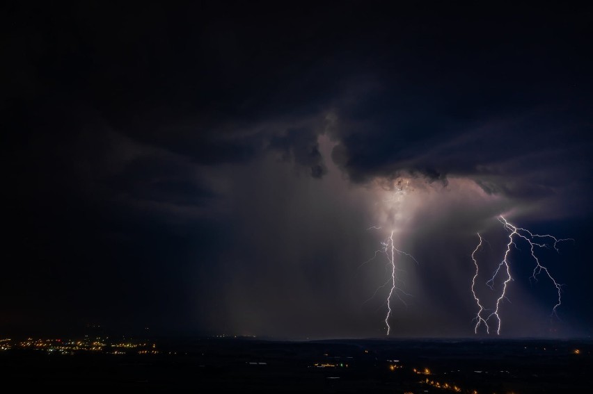 Chmura, która przywędrowała do Staszowa znad Czech. Zdjęcie...