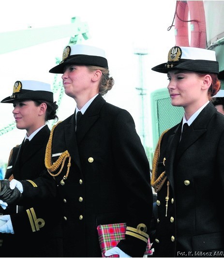AMW w Gdyni. Promocja absolwentów Akademii Marynarki Wojennej w Gdyni na  stopień oficerski | Gdynia Nasze Miasto