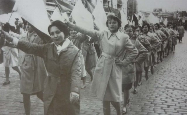 Rok 1966. Uczennice LO na ul. Kościuszki.