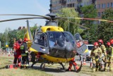 Kalisz: Śmigłowiec Lotniczego Pogotowia Ratunkowego lądował przy ulicy Podmiejskiej. ZDJĘCIA, WIDEO