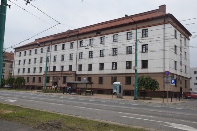 Sąd Rejonowy w Tychach w swojej dotychczasowej siedzibie przy ulicy Budowlanych, gdzie mieści się od 25 lat