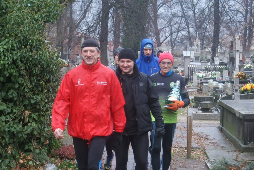 Przyjaciele Adama Mariana Walczaka biegli z Wysocka na jego...