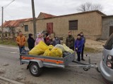 Posprzątali Jaroszów. Mieszakańcy zebrali 50 worków śmieci!