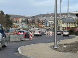 Nowy Sącz. Remont ul. Młyńskiej przy szpitalu znowu się przedłuży. Kiedy przejedziemy nowym rondem? [ZDJĘCIA]