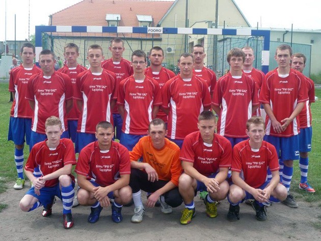Zawodnicy UKS Zdziechowa postanowili wesprzeć drużynę Orkana Działyń w rywalizacji w ramach A-klasy.