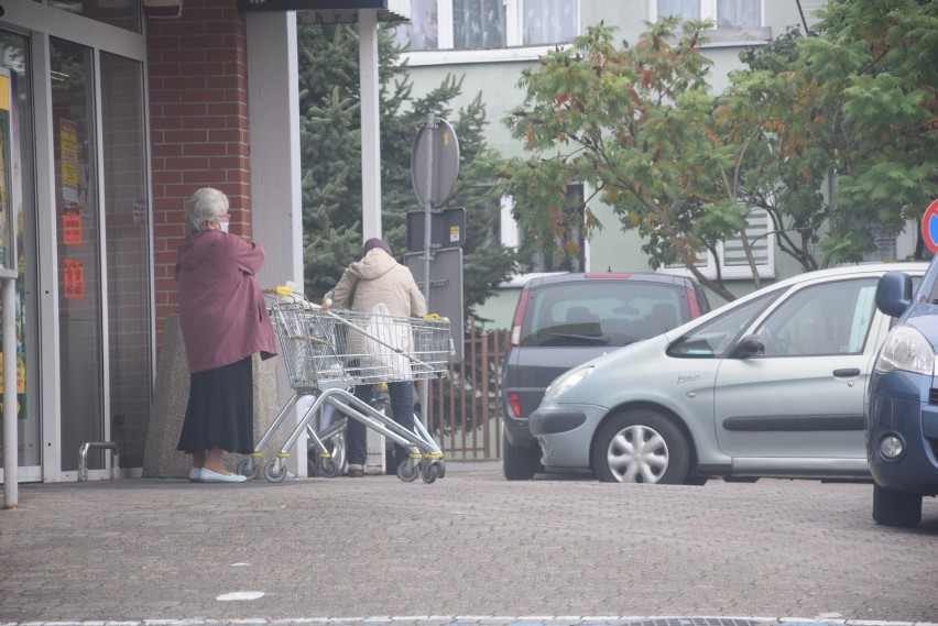 Godziny dla seniorów w Skierniewicach. Jak przestrzegamy ograniczeń [ZDJĘCIA]