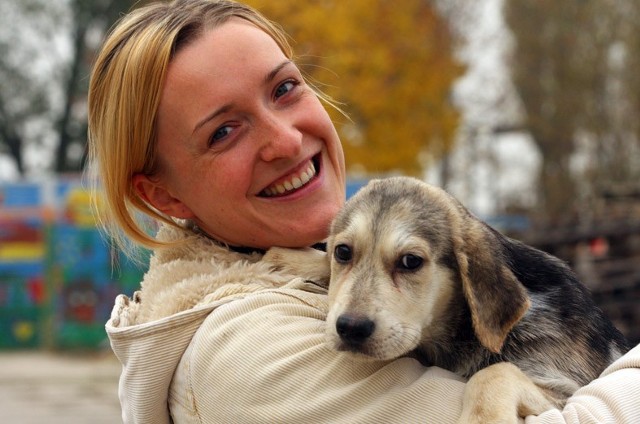 Ania Piotrowska adoptowała psa za złotówkę.