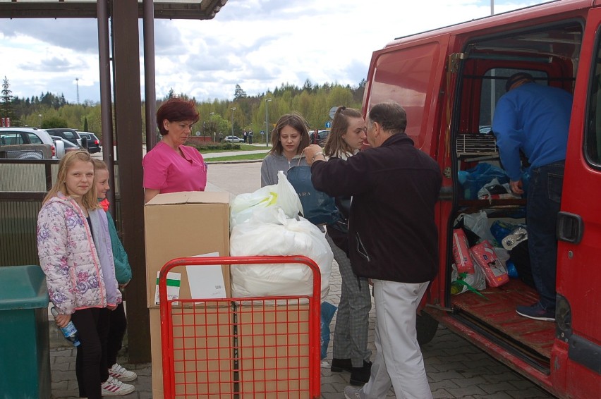 Wspaniała akcja uczennic z SP nr 4. Znów pomogły kościerskiemu hospicjum! [ZDJĘCIA]