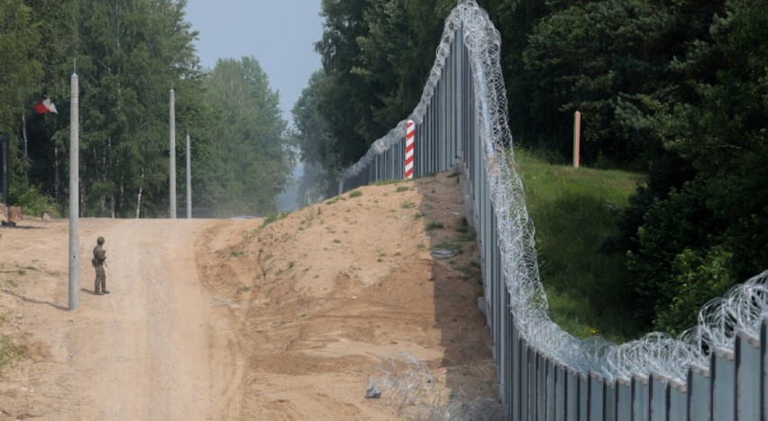 Będzie zapora na granicy Polski z Rosją. Minister obrony: Początek budowy już dzisiaj! ZDJĘCIA