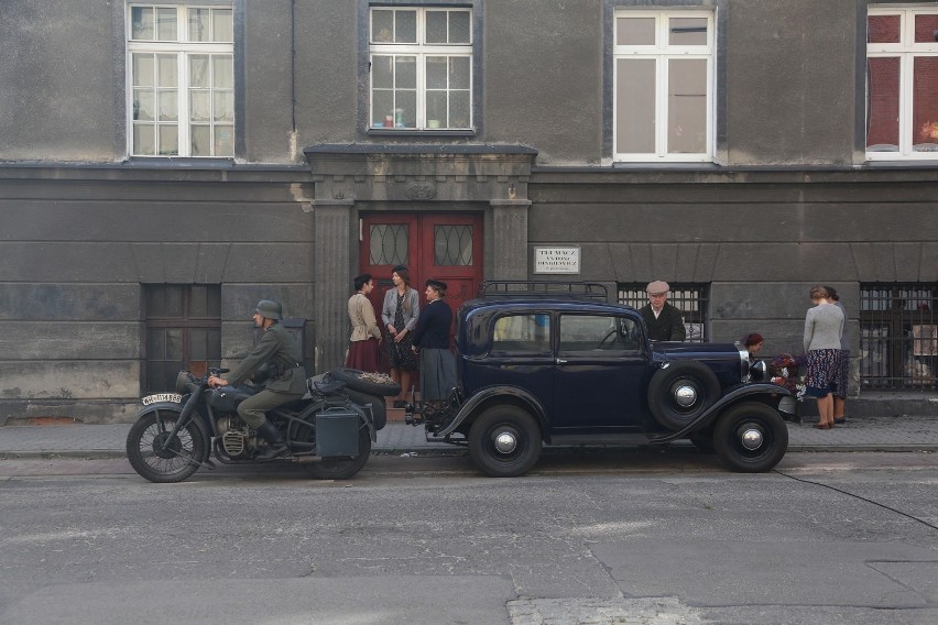 Padły strzały na ulicy Lompy w Gliwicach. "Stulecie Winnych" 2 filmowcy kręcą w Gliwicach