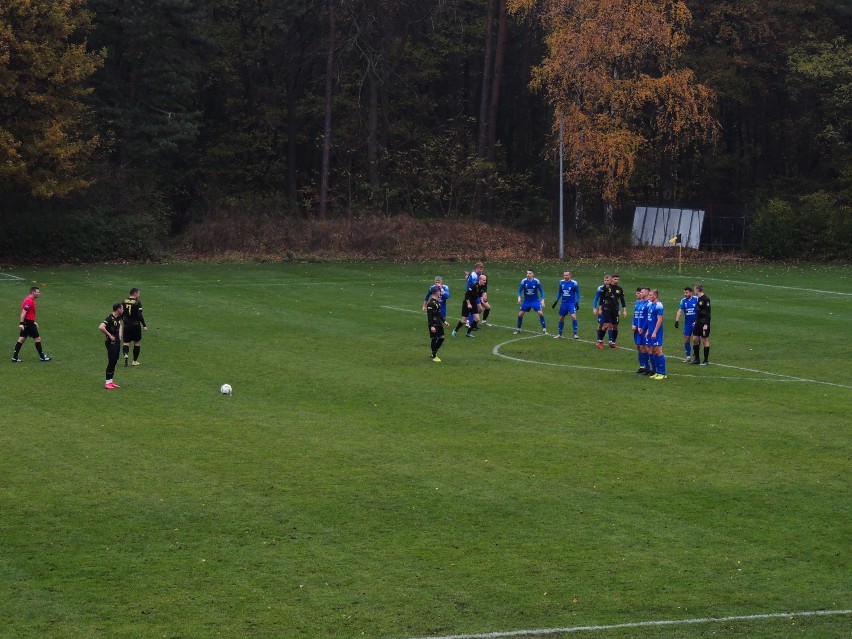 Słodko-gorzkie Święto Niepodległości dla piłkarzy z Wągrowca. Zdziesiątkowana Nielba remisuje na własnym stadionie!