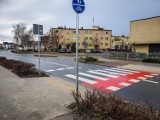 Mieszkańcy zadowoleni z nowego przejścia dla pieszych przy Spółdzielczej w Lesznie. ,,Wszystkie w mieście powinny być takie''