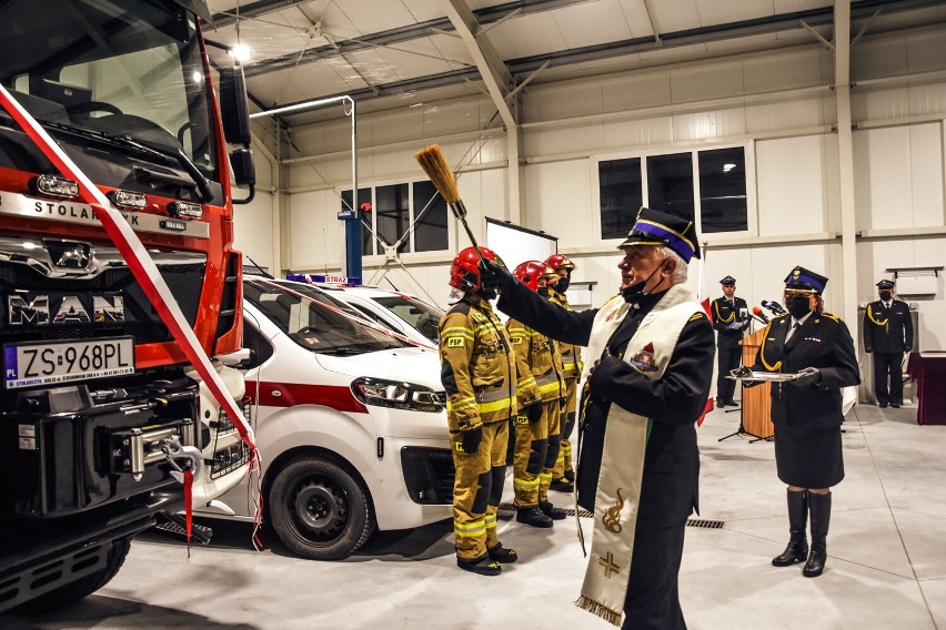 Powiat sławieński: Nowa hala garażowa i wozy dla strażaków [zdjęcia] 