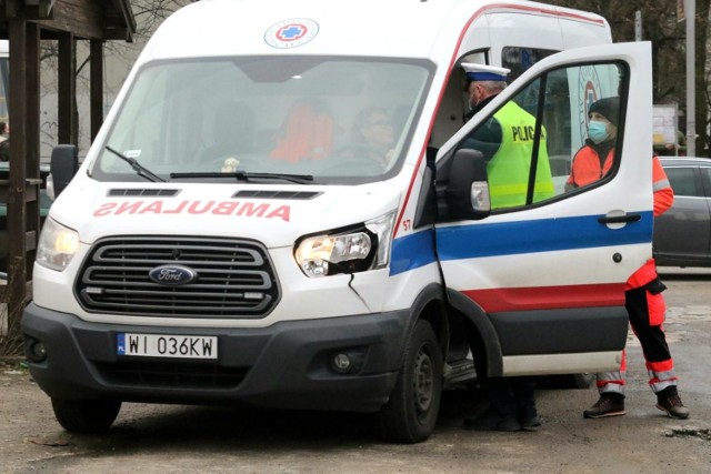 Na miejsce zdarzenia przybyli ratownicy medyczni oraz lekarz, który stwierdził zgon 31-letniego mężczyzny, mieszkańca gminy Rogowo w powiecie żnińskim.