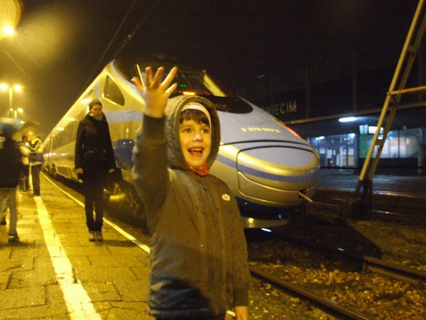 - Witamy w Oświęcimiu - woła na powitanie Pendolino 5-letnia...