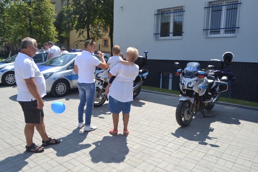 Wodzisławscy policjanci świętowali przed komendą