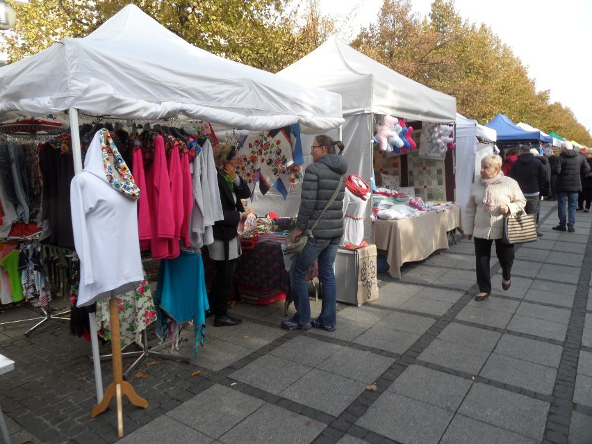 Ostatni dzień jarmarku w III Al. NMP ZDJĘCIA