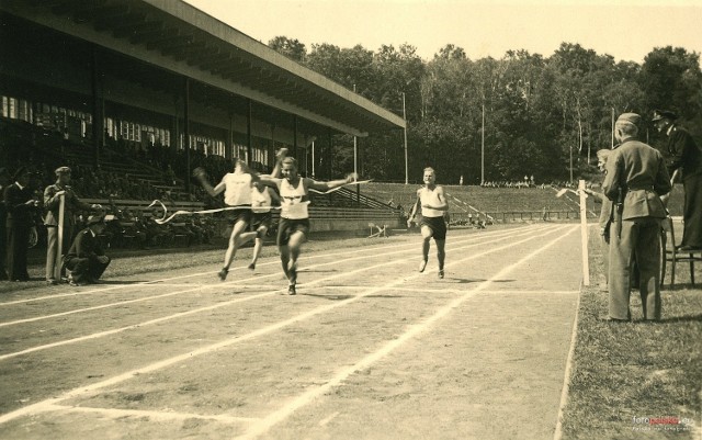Lekkaotletyczne zawody na ówczesnym stadionie im. Alberta Forstera (rok 1942)