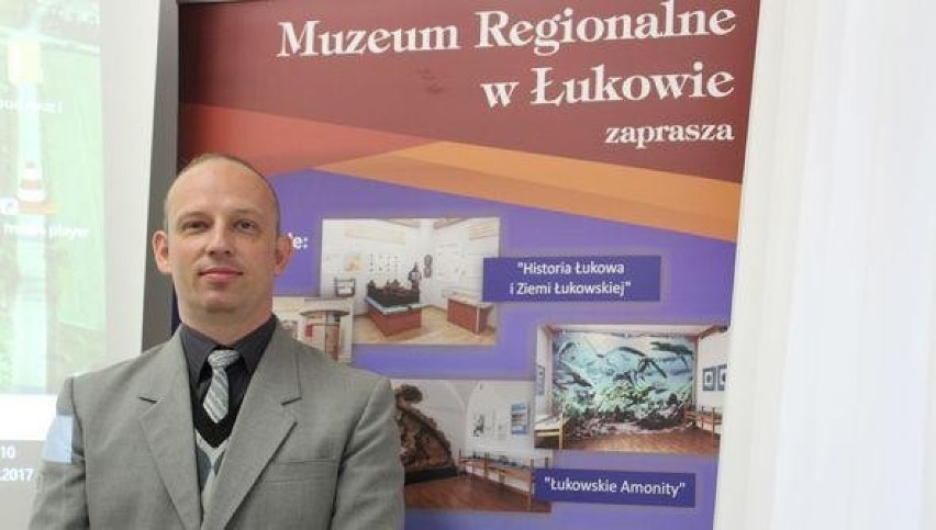 Dyrektor Muzeum Regionalnego w Łukowie, Mariusz Burdach, w...