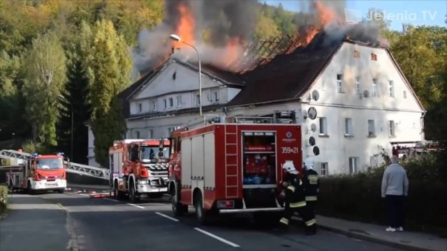 Spłonął dom wielorodzinny przy ul. Kryształowej w Piechowicach
