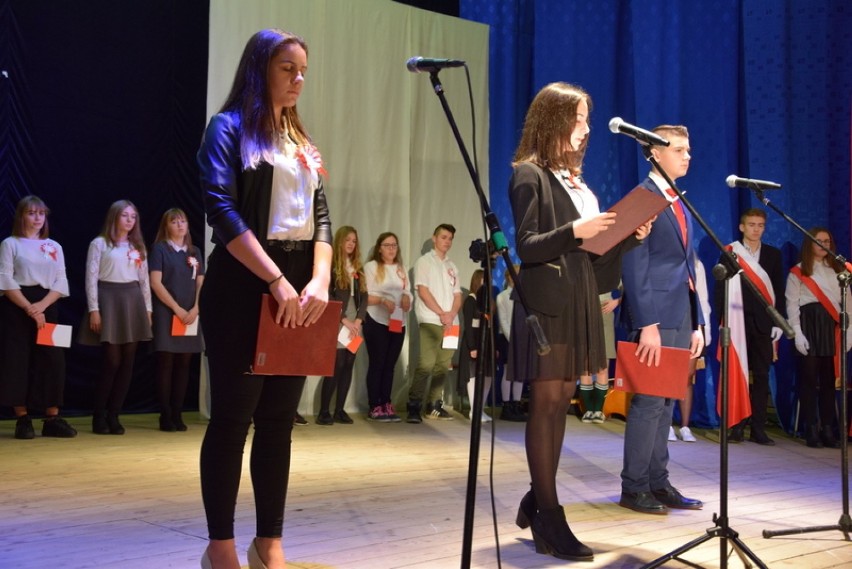 Debrzno. Uczniowie szkoły w Debrznie świętowali stulecie odzyskania niepodległości