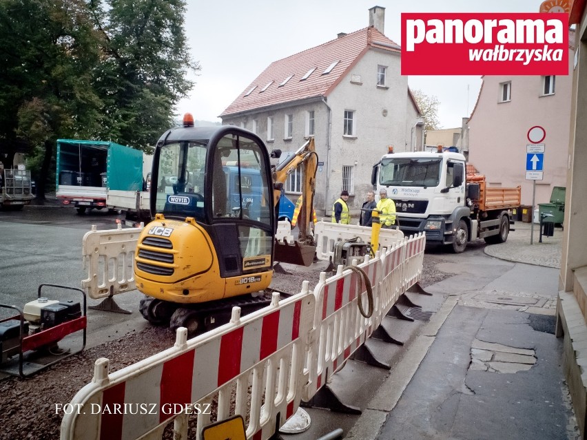 Trwa wymiana wodociągu położonego pod ul. 1 Maja w...