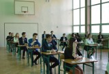 Egzamin gimnazjalny z matematyki i przyrody w SP nr 2 w Kościanie FOTO