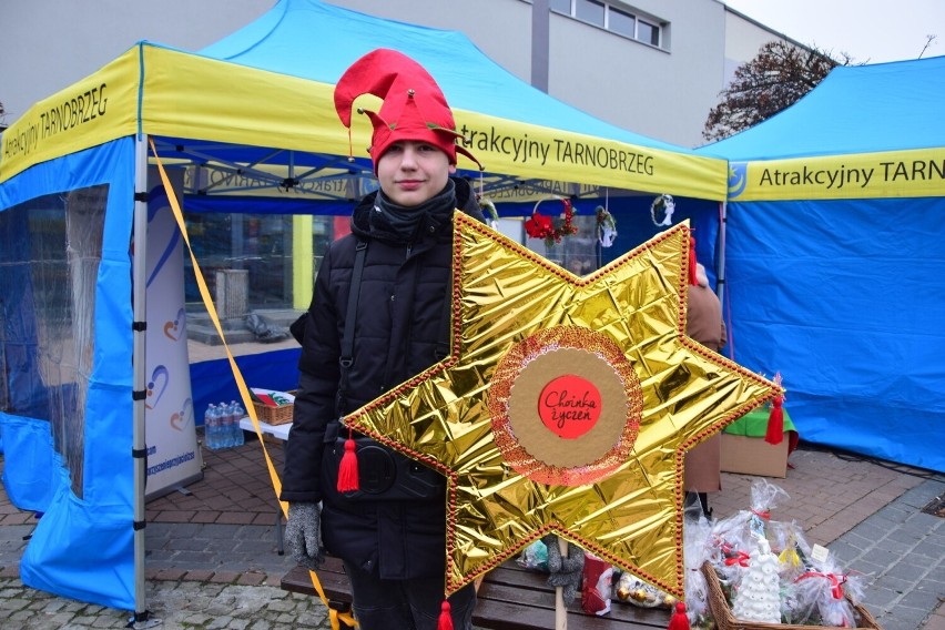 Tarnobrzeski Kiermasz Bożonarodzeniowy na placu Bartosza Głowackiego. Zobacz, co w niedzielę 4 grudnia oferują rękodzielnicy z regionu