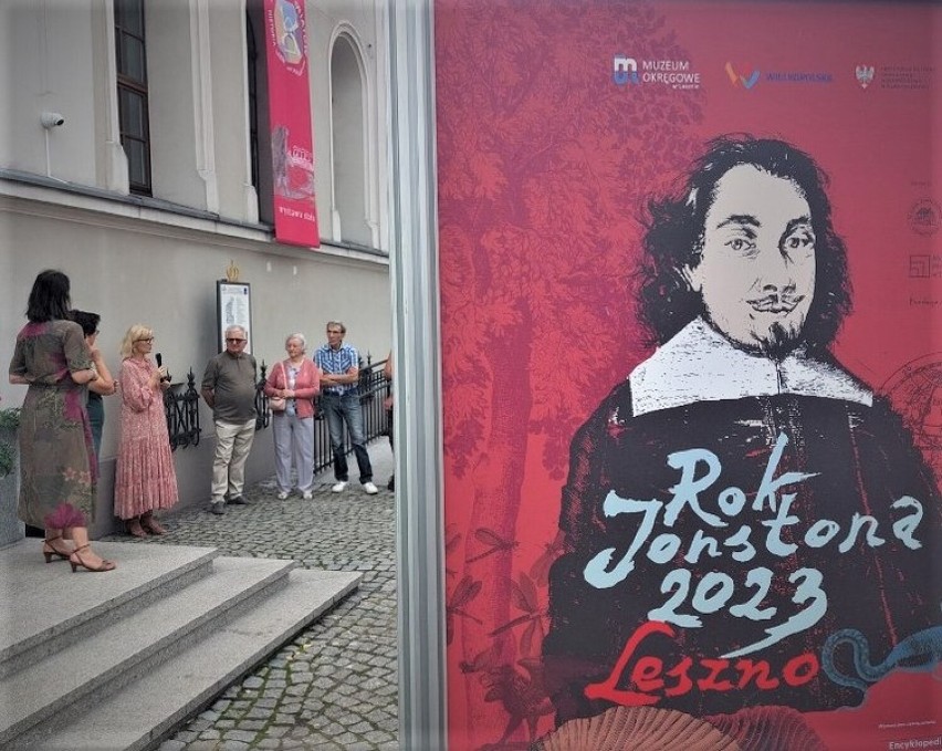 Przed gmachem Muzeum Okręgowego w Lesznie stanęła wystawa...