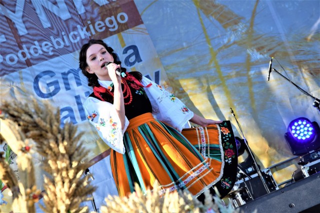 Julia Gapińska wystąpiła podczas ostatnich Dożynek Powiatu Poddębickiego, które odbyły się w Dalikowie
