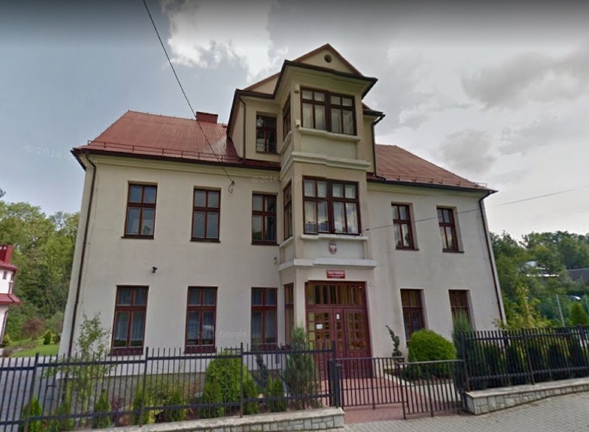 Stary budynek szkoły podstawowej w Olszówce. Miał zostać...