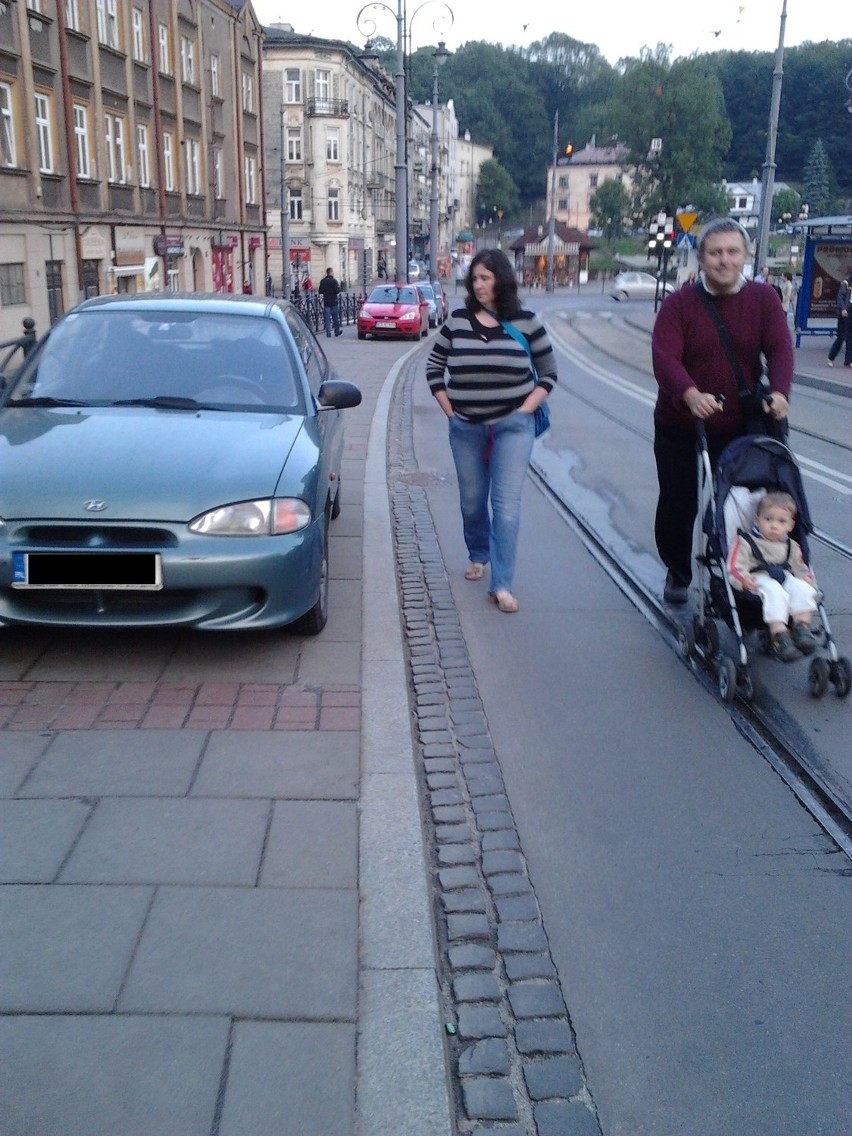 Spotkaliście w Krakowie mistrzów złego parkowania? Prześlijcie nam zdjęcie!