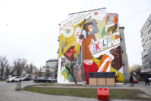 Wola z nowym muralem. Grafika promuje teatr, sztukę i książkę. ''To 170 metrów kwadratowych kultury''