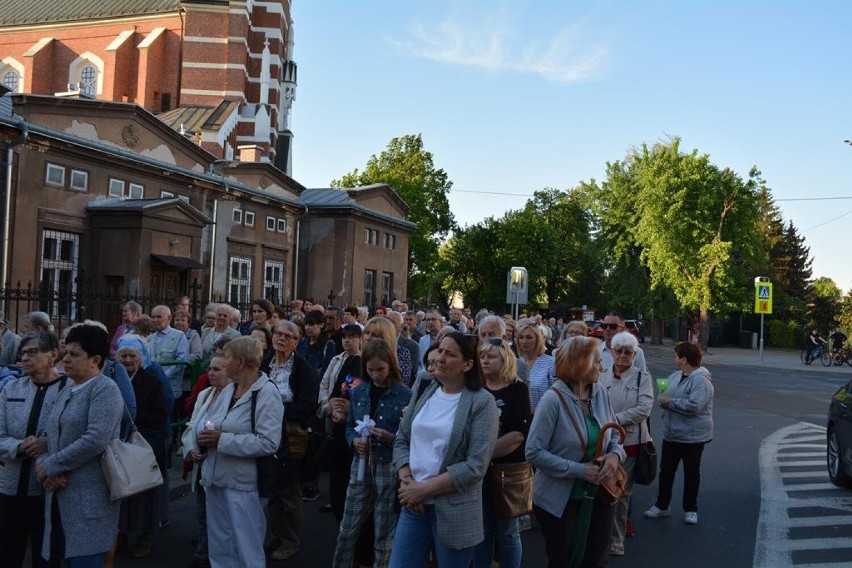 Droga Światła ulicami parafii św. Józefa (Salezjanie) w Przemyślu [ZDJĘCIA]