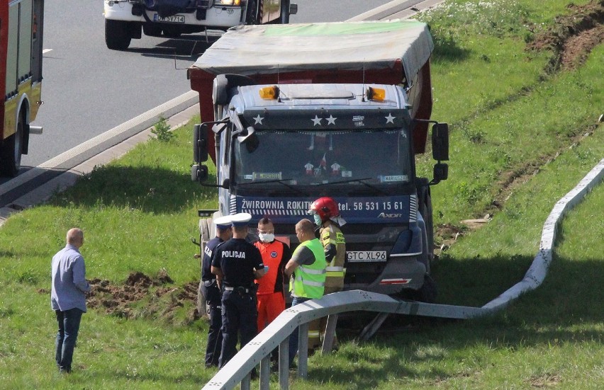 Wypadek na Drodze Ekspresowej S3 na wysokości Legnicy.