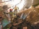 Stargardzcy strażacy w nocy działali w Choszcznie. Zawaliła się ściana i dach budynku. Akcja trwała 6,5 godziny