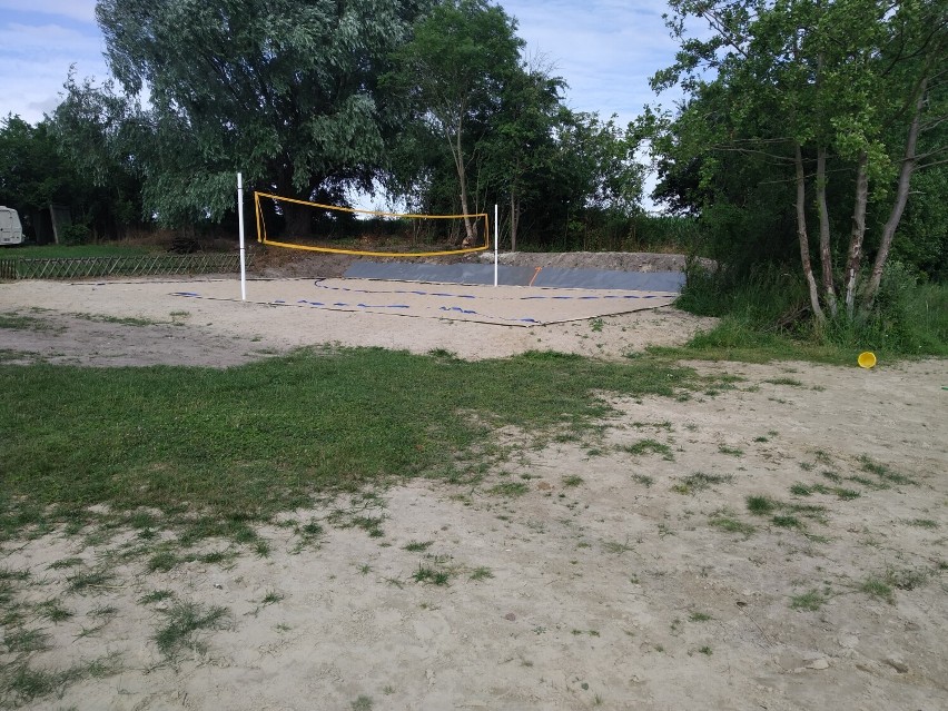 Bieślin. Plaża, o której mało kto wie to oaza spokoju. Idealne miejsce na wypad z rodziną [FOTO]