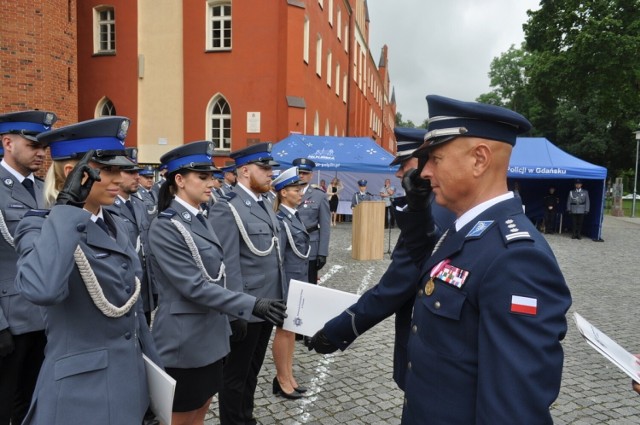 Tegoroczne obchody święta policji w powiecie tczewskim odbyły się w Pelplinie. Wręczono odznaczenia, nominacje na wyższe stopnie służbowe oraz nagrody od przedstawicieli samorządów.