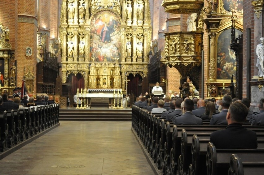 Obchody rozpoczęły się mszą w Bazylice Katedralnej pw....